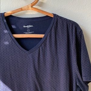 🎈 DONATED 🎈 patterned cotton vneck tee